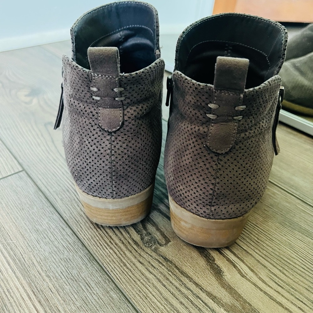 Universal Thread Ankle Booties - Picture 2 of 3